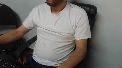 Snapshot of derrik_ chatting on 03.02.25     online show from 03.02.25