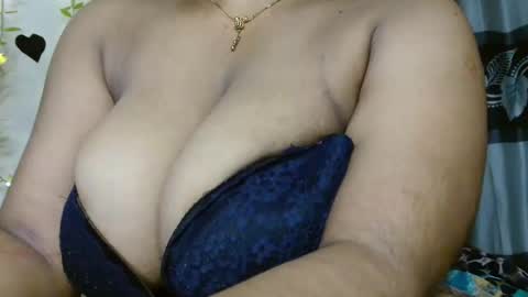 Snapshot of desi_girl_jebin chatting on 09.12.25 Jebin online show from 09.12.25