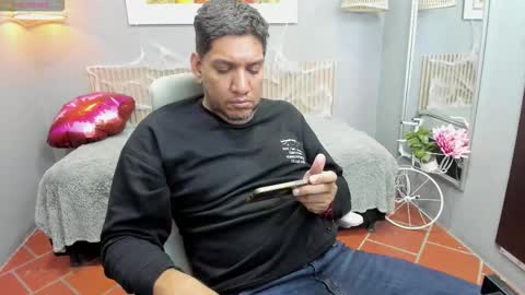 Snapshot of designturbate chatting on 10.13.25 Designturbate online show from 10.13.25