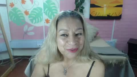 Snapshot of desire_latin chatting on 06.26.26 VALERIA online show from 06.26.26