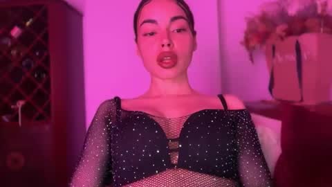 Petitee Desiree online show from 04.18.26