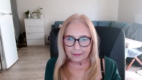 Snapshot of desiresofia chatting on 01.29.25 S O F I A online show from 01.29.25