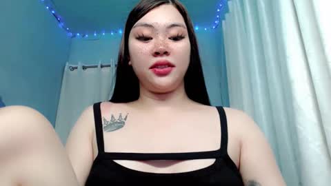 Snapshot of destinyroxie chatting on 12.18.24 ROXIE  online show from 12.18.24