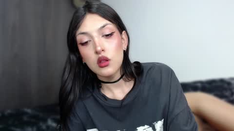 Snapshot of devil_blood chatting on 01.04.25 Angel Boo and Adrian online show from 01.04.25