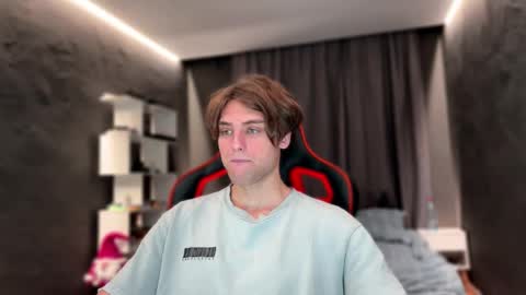 Snapshot of devilnut1 chatting on 11.13.25 devilnut1 online show from 11.13.25