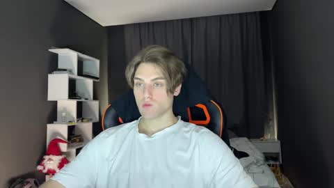 Snapshot of devilnut1 chatting on 11.15.25 devilnut1 online show from 11.15.25