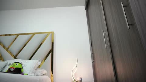 Devin Hunter online show from 09.19.25