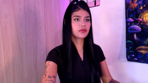 Snapshot of devours_fire chatting on 11.12.25 Sara 3 online show from 11.12.25