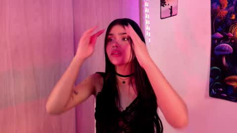 Snapshot of devours_fire chatting on 11.27.25 Sara 3 online show from 11.27.25