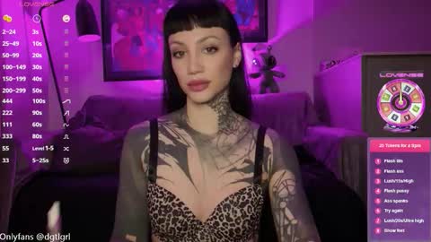 Snapshot of dgtlgrl chatting on 10.02.25 dgtlgrl online show from 10.02.25