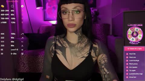 Snapshot of dgtlgrl chatting on 10.07.25 dgtlgrl online show from 10.07.25