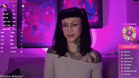 Snapshot of dgtlgrl chatting on 10.28.25 dgtlgrl online show from 10.28.25