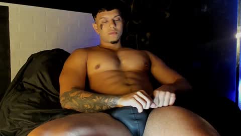 Snapshot of dhan_mackenzie chatting on 12.26.24 dhan_mackenzie online show from 12.26.24