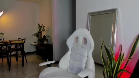 Snapshot of diagostone chatting on 01.04.25 Diego online show from 01.04.25