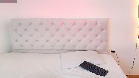 Snapshot of diamond__cherry chatting on 12.18.25 Diamond online show from 12.18.25