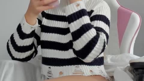 Snapshot of diamond_ava_ chatting on 12.28.24 Thea online show from 12.28.24
