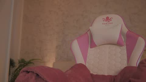 Snapshot of diamond_ava_ chatting on 06.04.26 Thea online show from 06.04.26
