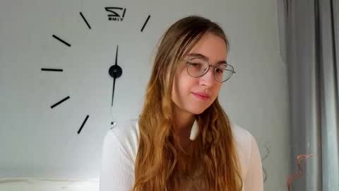 Snapshot of diamondbradicich chatting on 11.30.25 Molly online show from 11.30.25