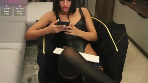 Snapshot of diamondpixie chatting on 12.15.24 Iris online show from 12.15.24