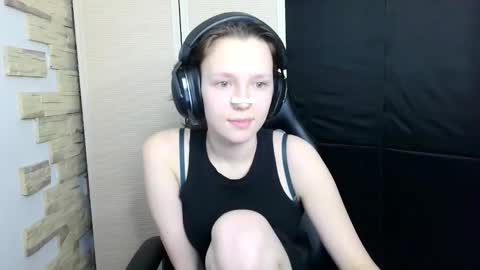 Snapshot of diana_back3 chatting on 11.16.25 diana_back3 online show from 11.16.25