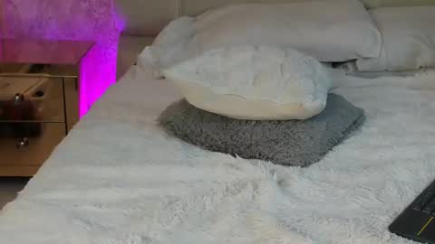 dianac1998 online show from 01.31.25