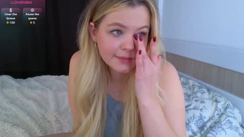 Snapshot of dianaholiday chatting on 11.17.25 Olga online show from 11.17.25