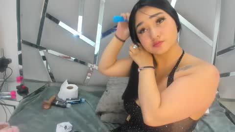 Snapshot of dianarous chatting on 01.12.25 dianarous online show from 01.12.25
