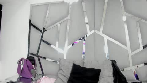 Snapshot of dianarous chatting on 02.19.25 dianarous online show from 02.19.25