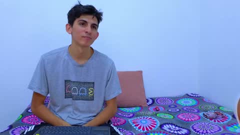 Snapshot of dianayleo chatting on 02.04.25 Ana Leo online show from 02.04.25