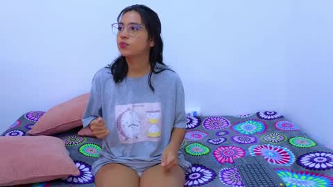 Snapshot of dianayleo chatting on 02.06.25 Ana Leo online show from 02.06.25
