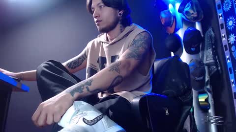 DICAPRIO online show from 02.19.25