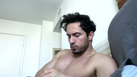 Snapshot of diegodavids chatting on 12.21.24 diegodavids online show from 12.21.24