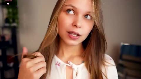 Elwyna online show from 11.13.25