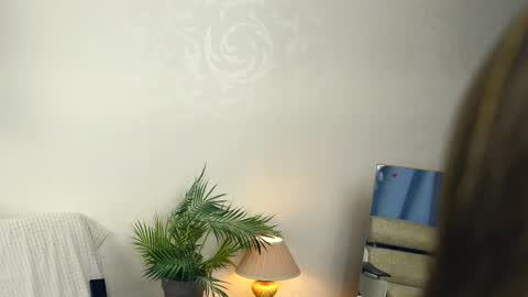 Elwyna online show from 11.21.25