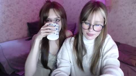 Hi im Alice 3 Im usualy online 03-10 or 17-21 UTC0 online show from 03.03.26