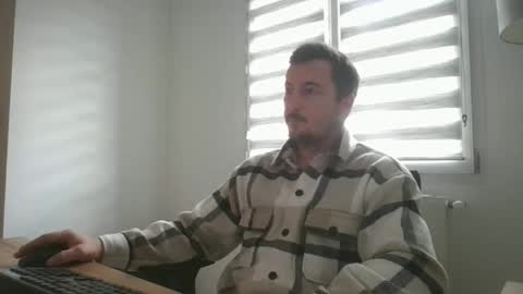 Snapshot of dim623 chatting on 09.30.25 dim623 online show from 09.30.25