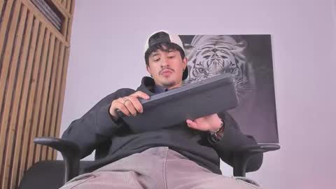 Snapshot of dimitrideluxe chatting on 10.21.25 Dimitri online show from 10.21.25