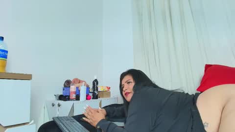 Snapshot of diosa_victoria chatting on 09.17.25 victoria online show from 09.17.25