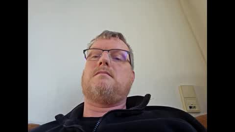 dirkkie1975 online show from 02.25.26