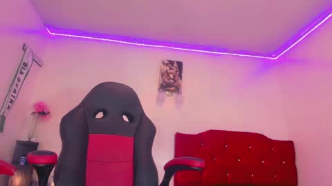 Snapshot of dirtygamesnaomy chatting on 01.18.25 Naomy online show from 01.18.25