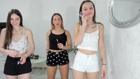 Gyna    Josie    online show from 02.15.26