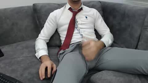 Snapshot of dirtyybooyy77 chatting on 11.25.25 dirtyybooyy77 online show from 11.25.25