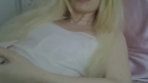 DitaMilton online show from 05.11.26