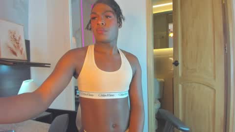 Snapshot of diva_kma chatting on 02.22.25 Alejandra online show from 02.22.25