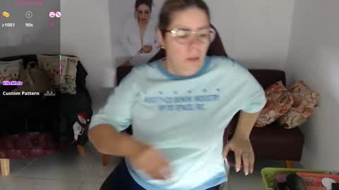 Snapshot of diva_milf chatting on 11.17.25 Diva online show from 11.17.25