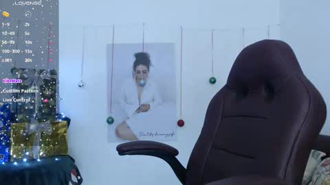 Snapshot of diva_milf chatting on 12.15.25 Diva online show from 12.15.25