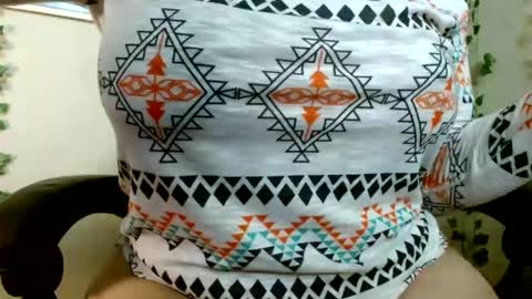 Snapshot of divadirty chatting on 01.04.25 Mari online show from 01.04.25