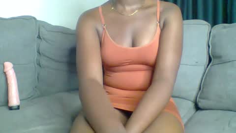 queen kinky online show from 04.13.26