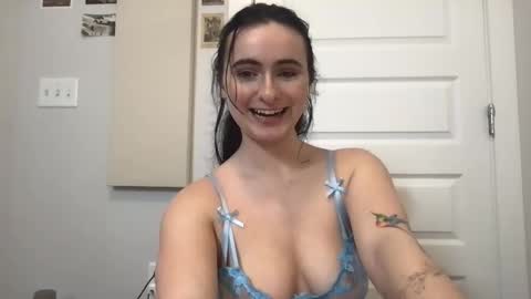 Snapshot of divinehips chatting on 02.03.25 Divine Hips online show from 02.03.25