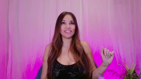 Snapshot of divinelynn chatting on 01.19.25 DivineLynn online show from 01.19.25